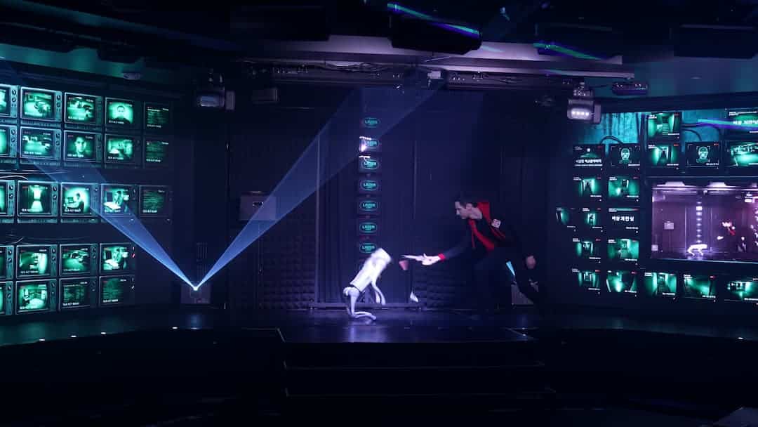 Robot magic show in Las Vegas at Mandalay Bay